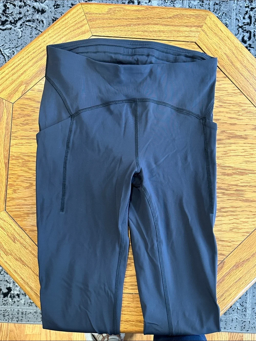 *LULULEMON ATHLETICA* Black Stretch Leggings w/ Side Pockets Size 8
